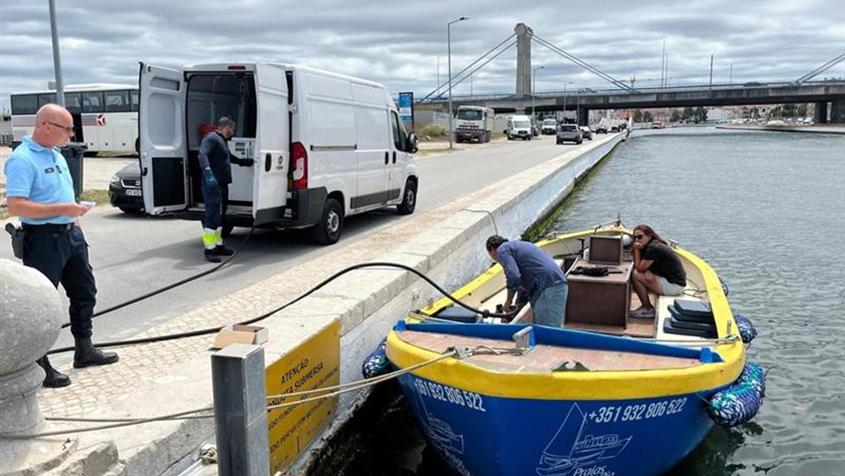 Ria de Aveiro tour boat operating on B15 and E10 biofuel blends to showcase reduced maritime emissions in Portugal.