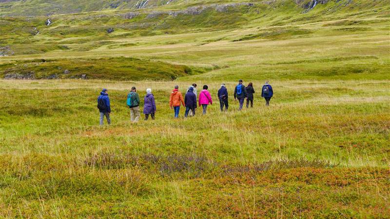 Local guides leading kelp forest ecotourism activities in Troms, Norway to activate community-based conservation.