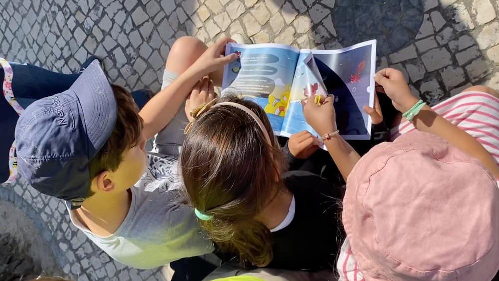 Teacher presenting the children's ocean literacy book "Explore the Ocean with Clio" to students in Centro Region, Portugal.