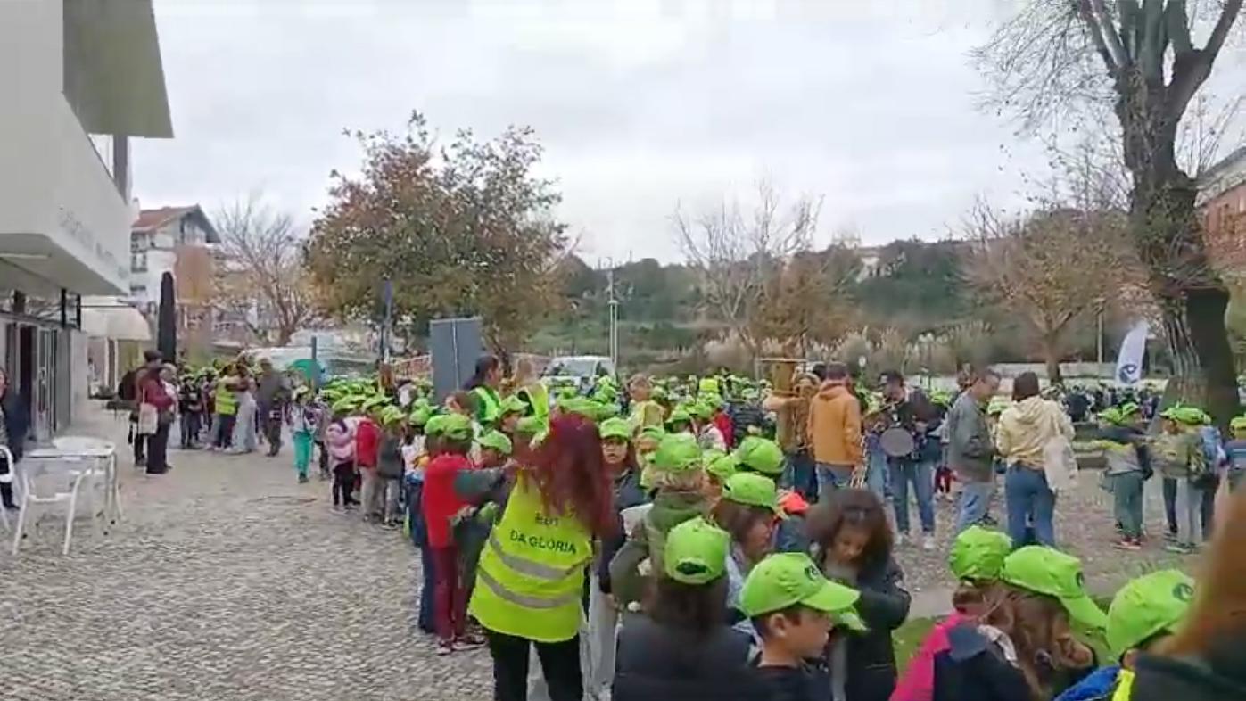Marine researchers leading interactive ocean literacy workshops with schoolchildren in Portugal's Centro Region.